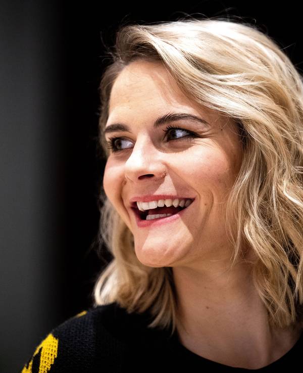 Hazel Brugger lächelt
