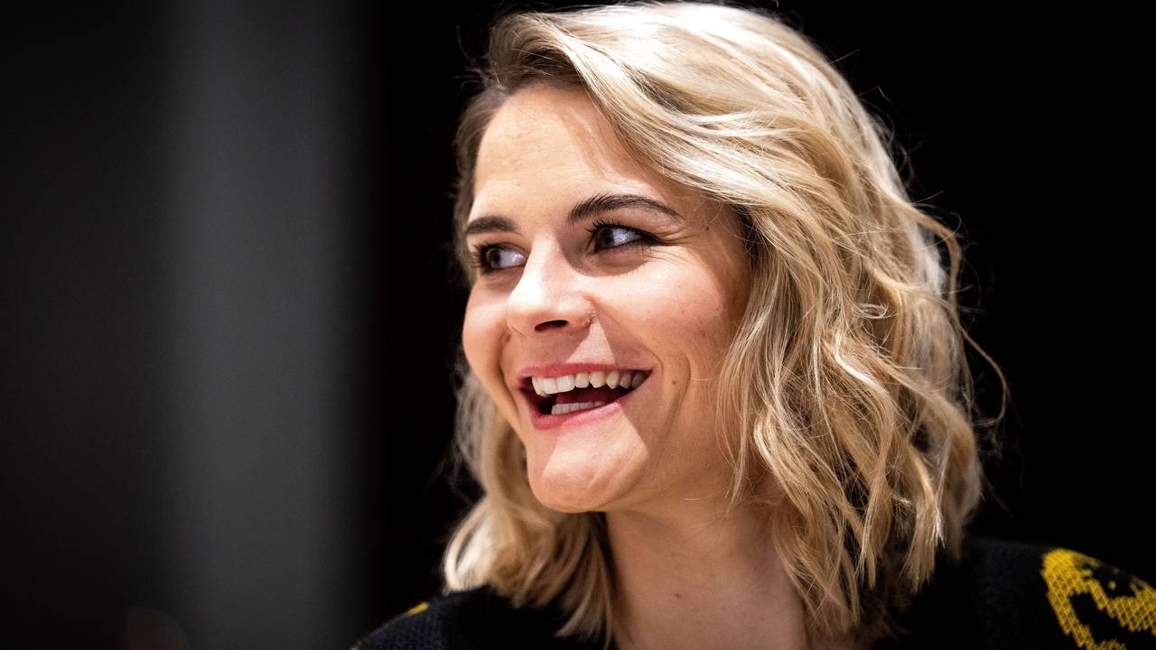Hazel Brugger lächelt