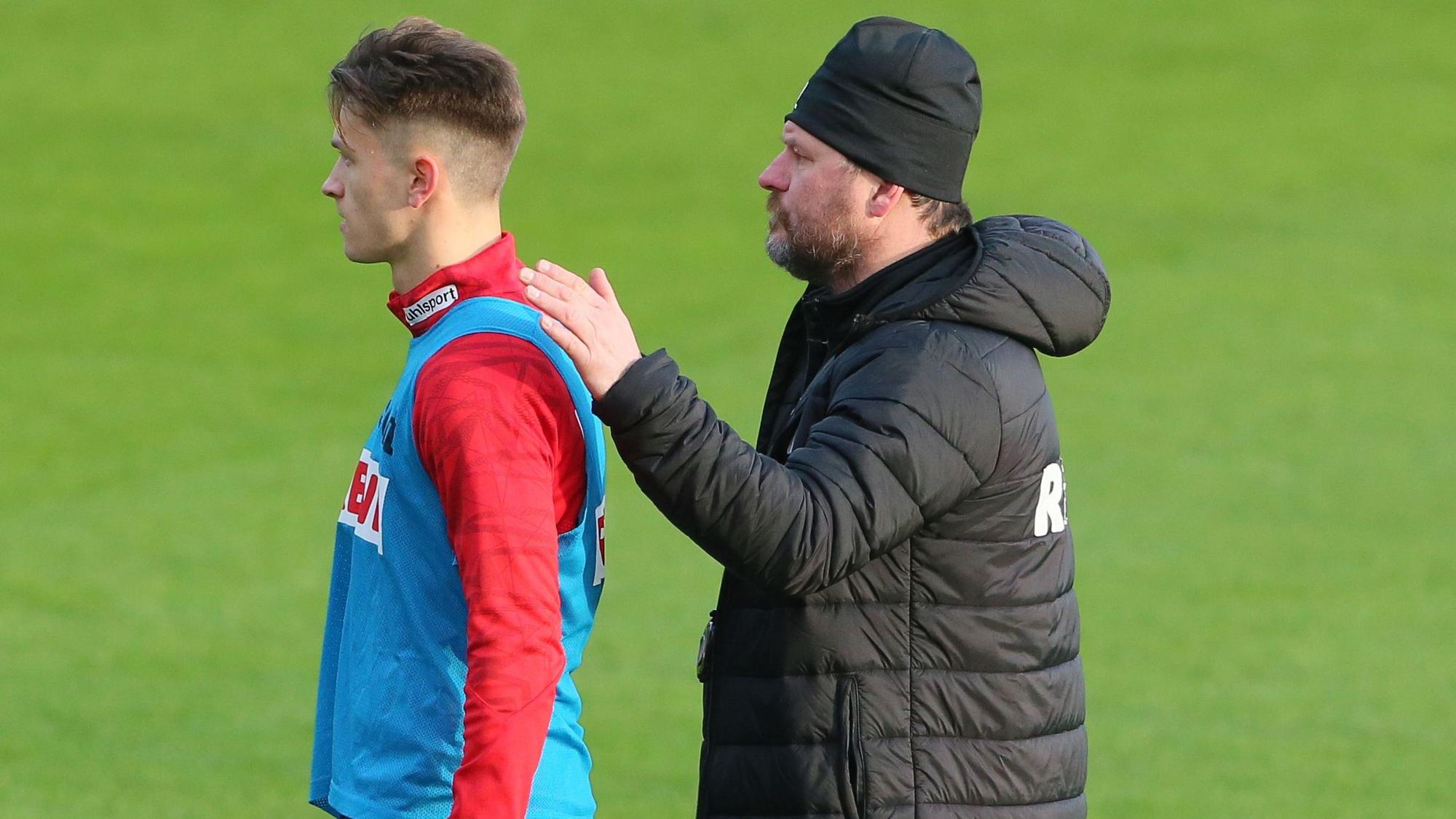 Steffen Baumgart und Noah Katterbach im Training des 1. FC Köln.
