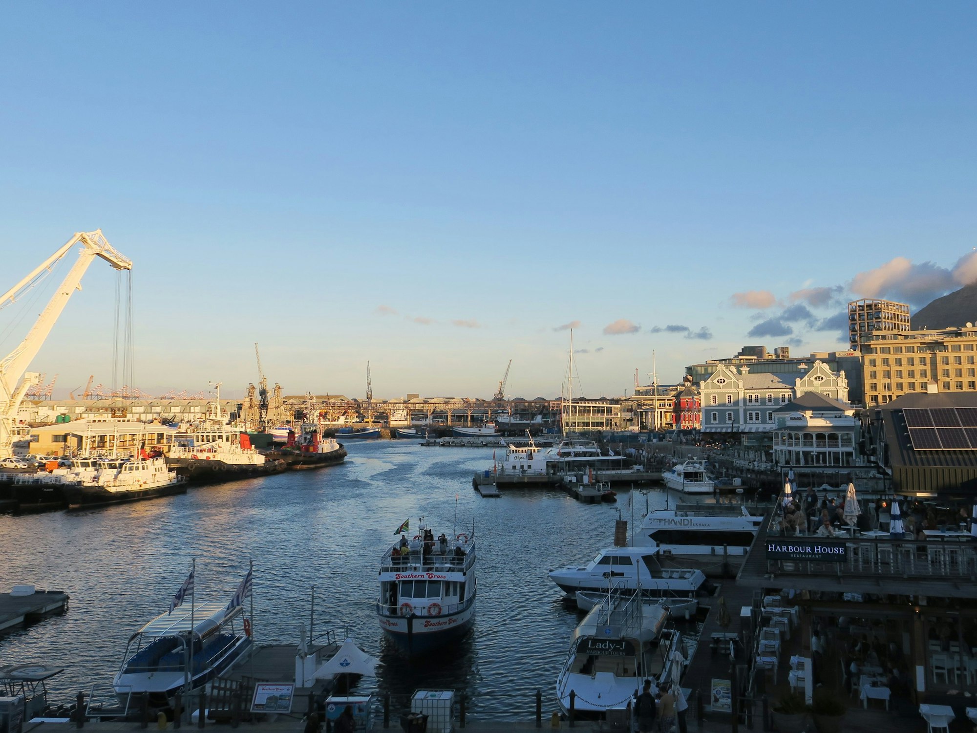 Das Symbolfoto zeigt das Hafenviertel der Stadt in Südafrika.
