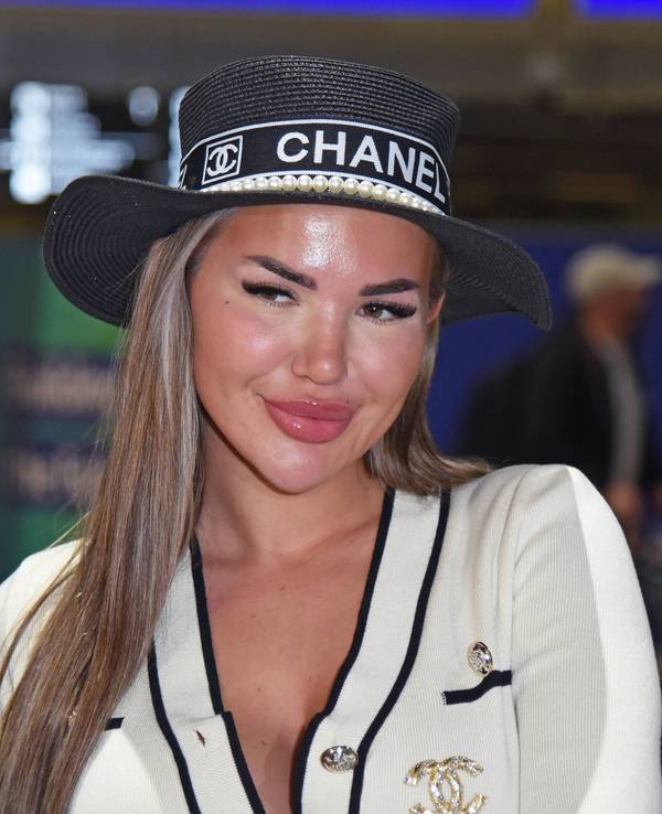 Kim Virginia Hartung blickt auf einem Foto von Januar 2024 in die Kamera.