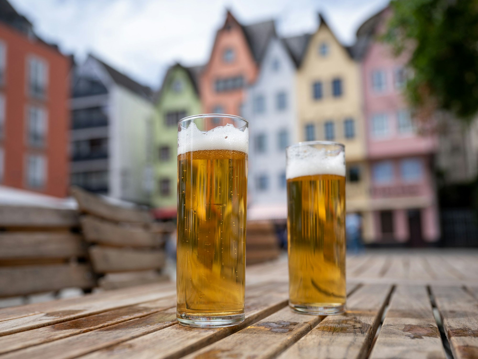 Kölsch im Glas am Fischmarkt in der Altstadt.