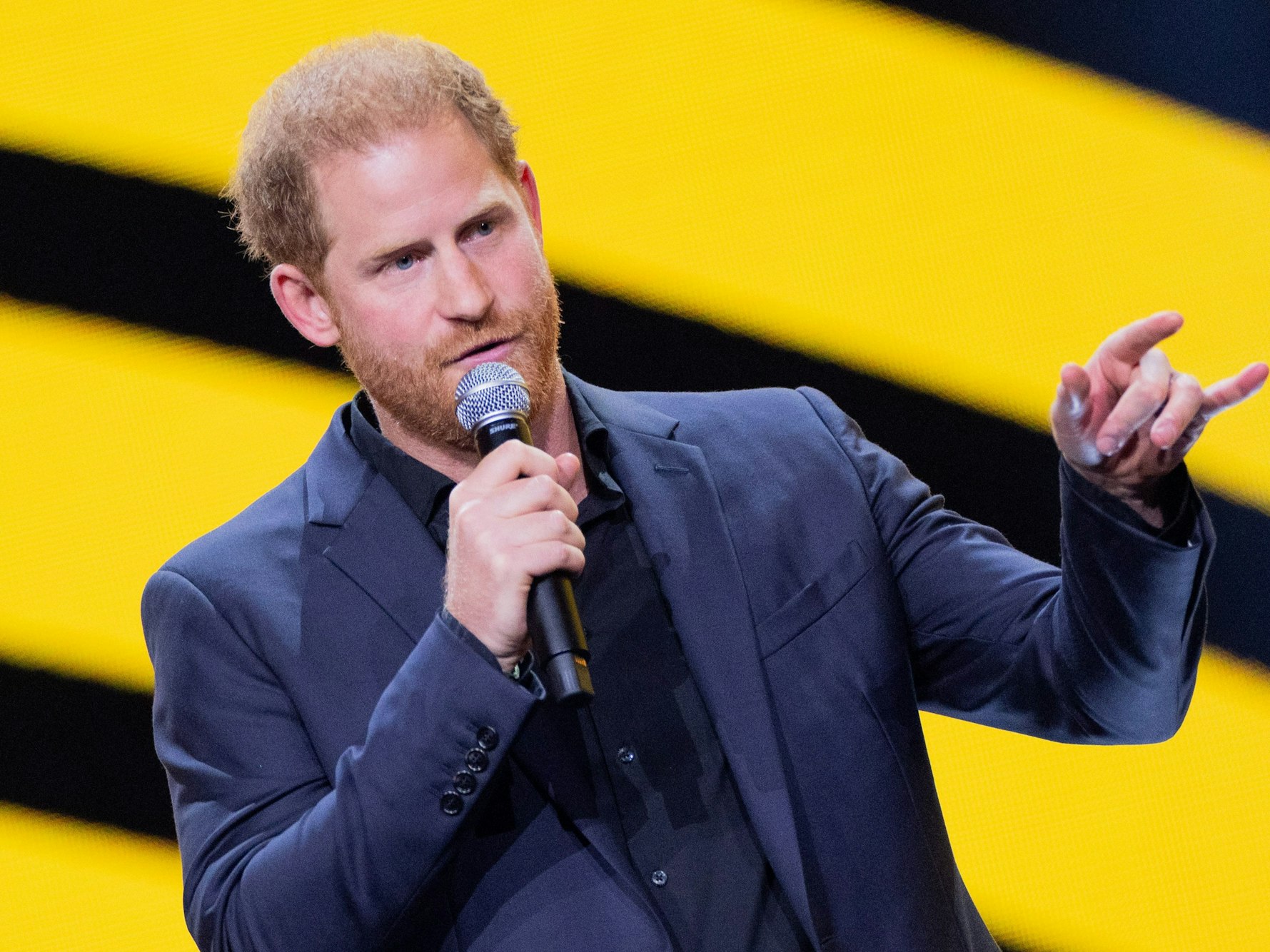 Prinz Harry, Herzog von Sussex, spricht während der Abschlussfeier der 6. Invictus Games in der Merkur Spiel-Arena, hier im September 2023 in Düsseldorf.