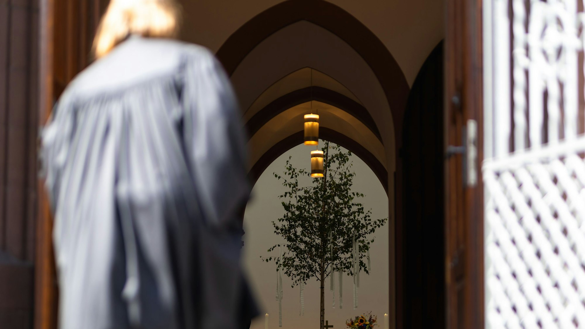 Der Altar in einer Kirche.