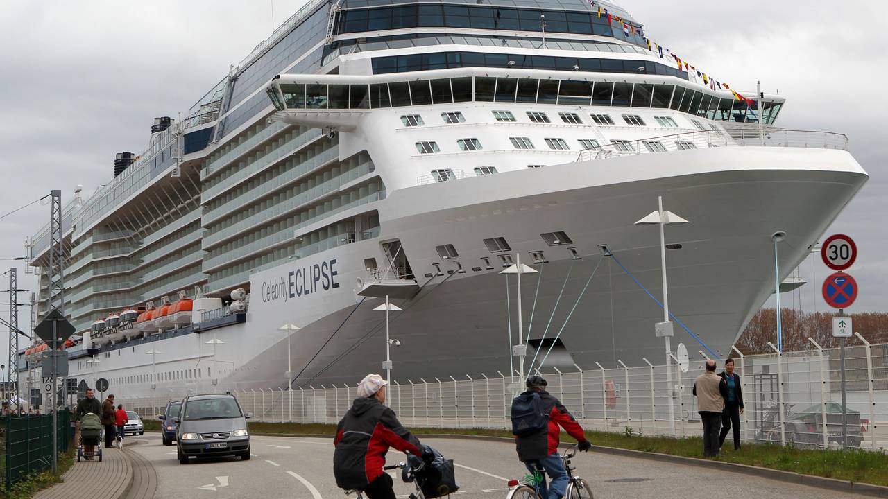 Im Ostseebad Warnemünde hat am Montag (10. Mai 2010) die „Celebrity Eclipse“ mit 2.900 Passagieren festgemacht.