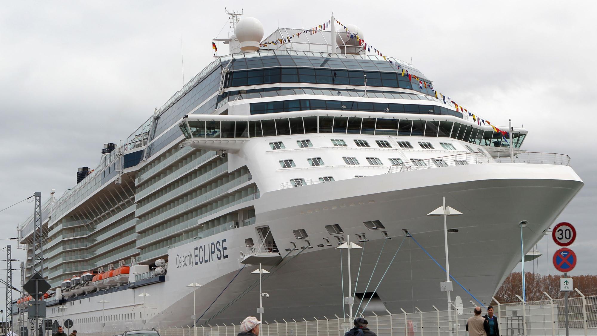 Im Ostseebad Warnemünde hat am Montag (10. Mai 2010) die „Celebrity Eclipse“ mit 2.900 Passagieren festgemacht.
