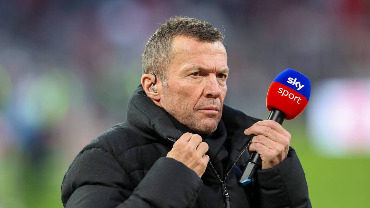 Lothar Matthäus vor dem Spiel des FC Bayern gegen RB Leipzig mit Sky-Mikro.