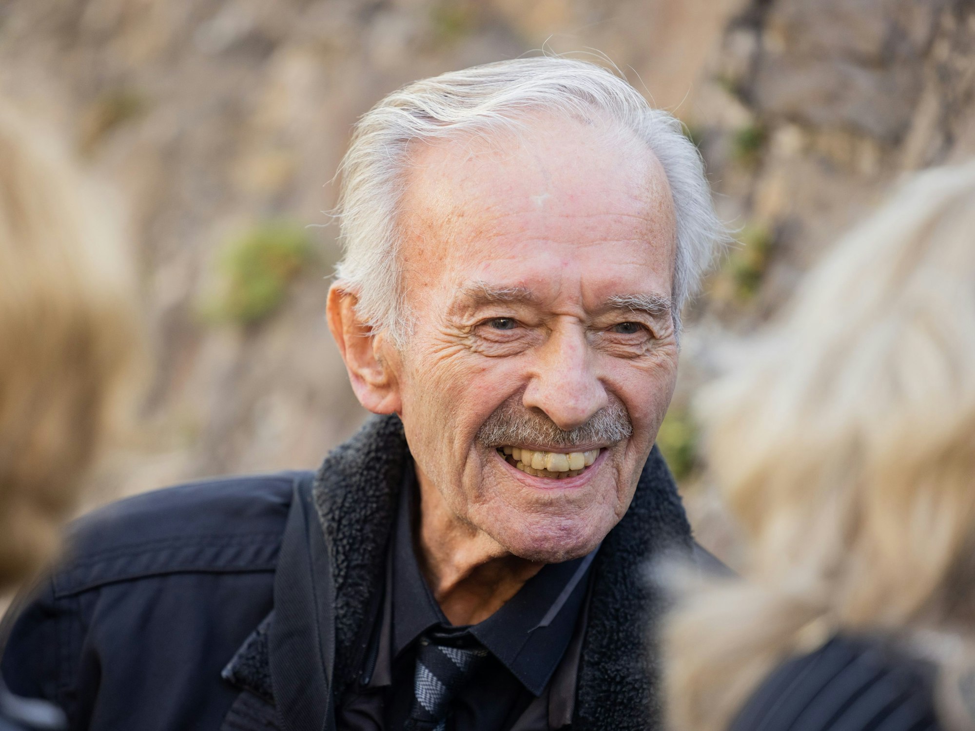Schauspieler Horst Naumann nimmt an der Beerdigung der Schauspielerin Heide Keller teil.