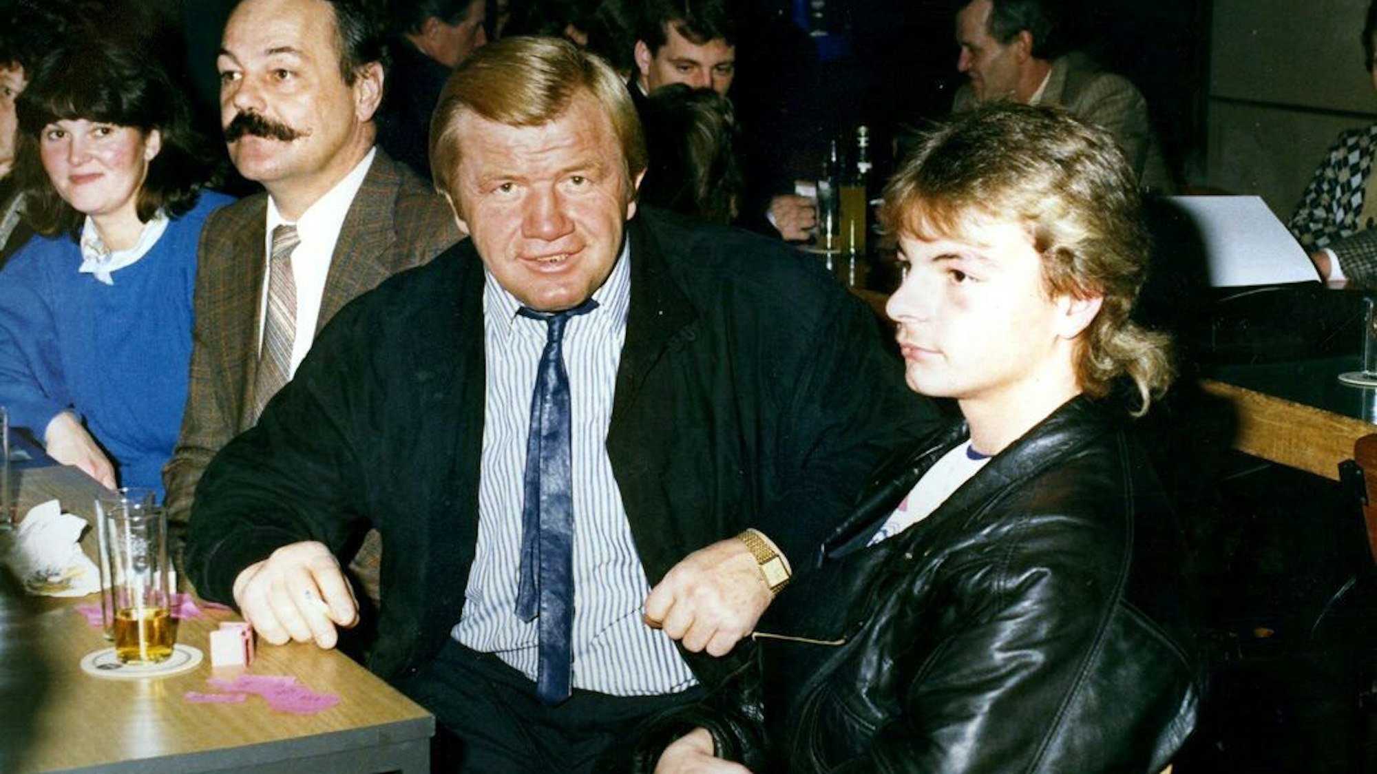 Eine undatierte Aufnahme von Anton Dumm (li.), alias „Dummse Tünn“.