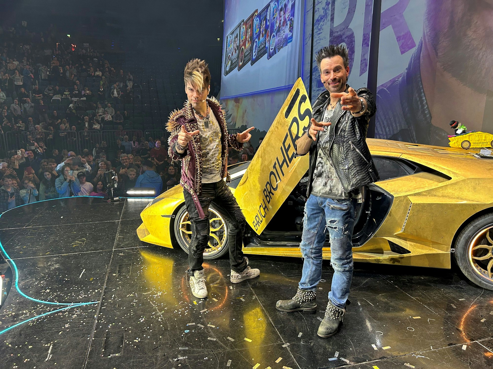 Die Ehrlich Brothers auf der Bühne.