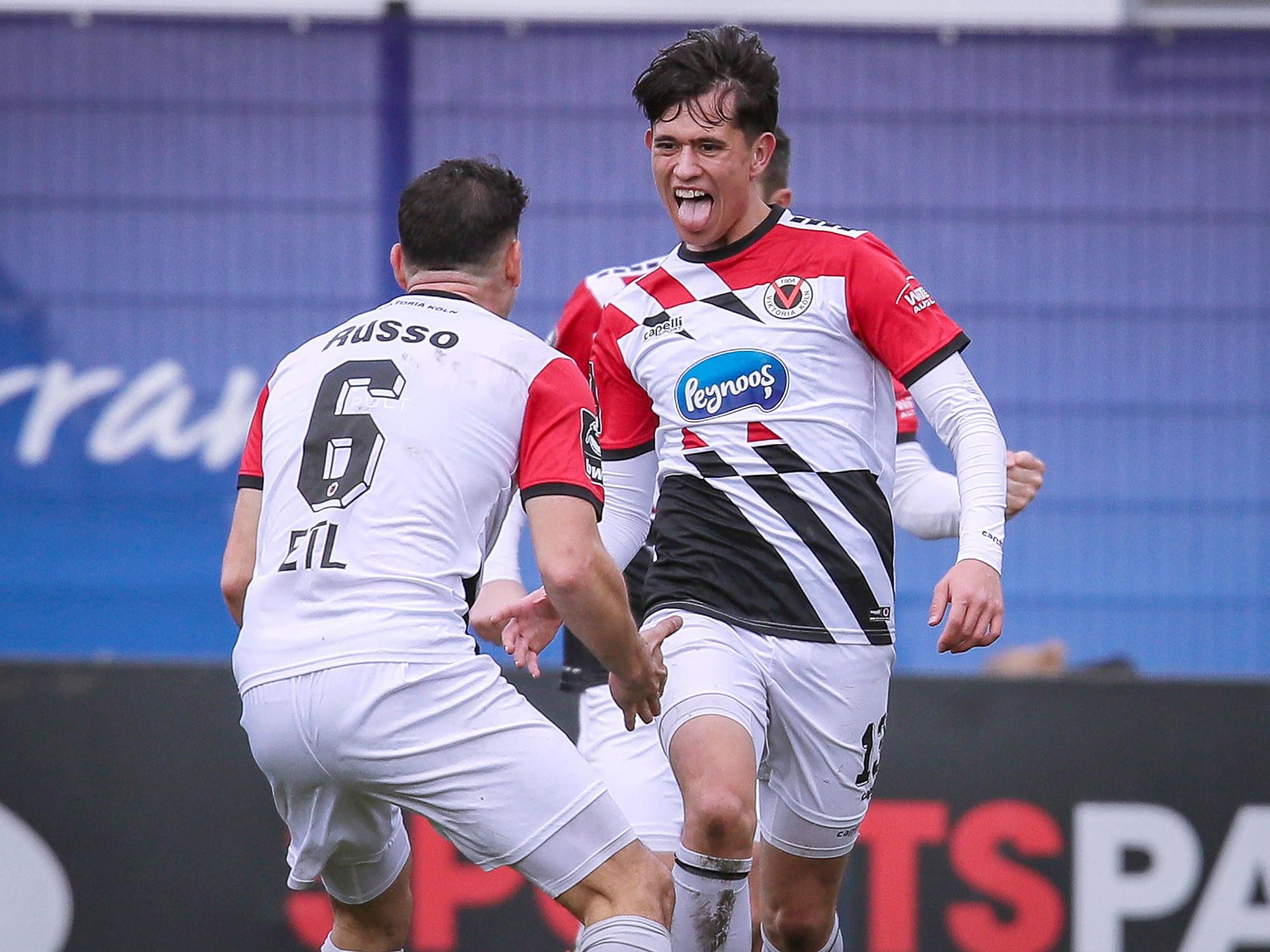 Luca de Meester im Trikot von Viktoria Köln.