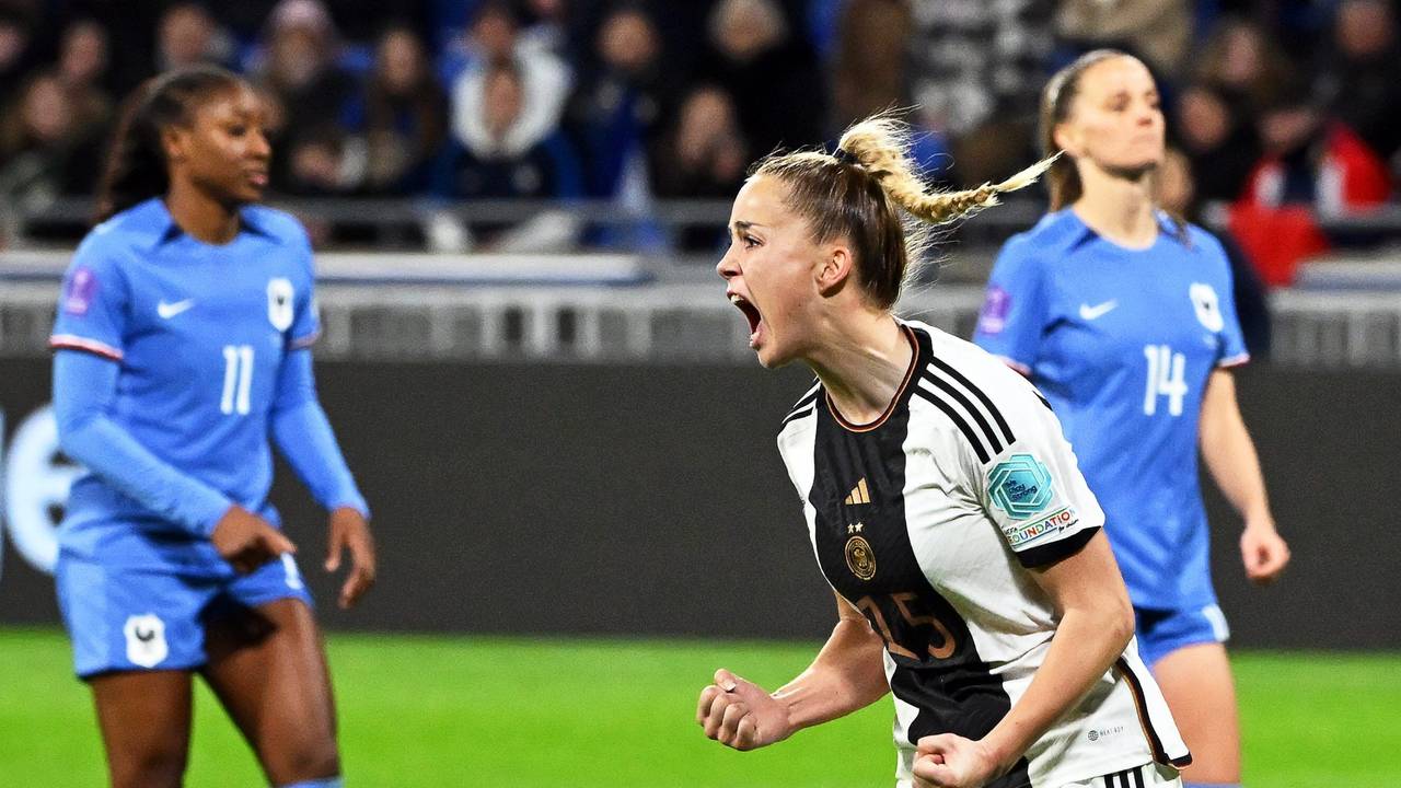 Giulia Gwinn ballt nach ihrem Tor gegen Frankreich die Fäuste.