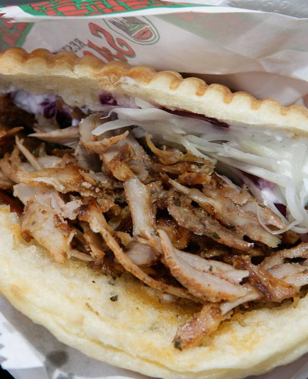 Ein Döner, wie er in vielen deutschen Städten verkauft wird.