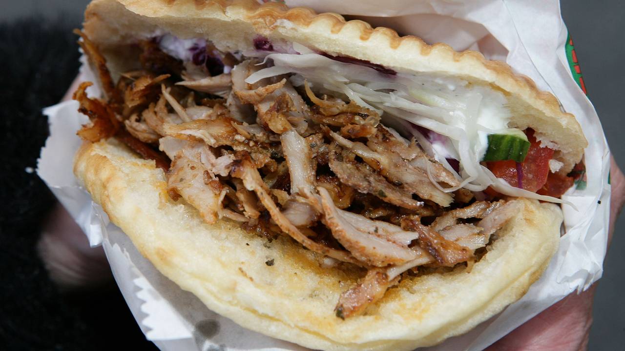 Ein Döner, wie er in vielen deutschen Städten verkauft wird.