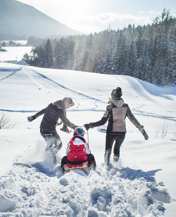 Rodelspaß im tief verschneiten Seefeld