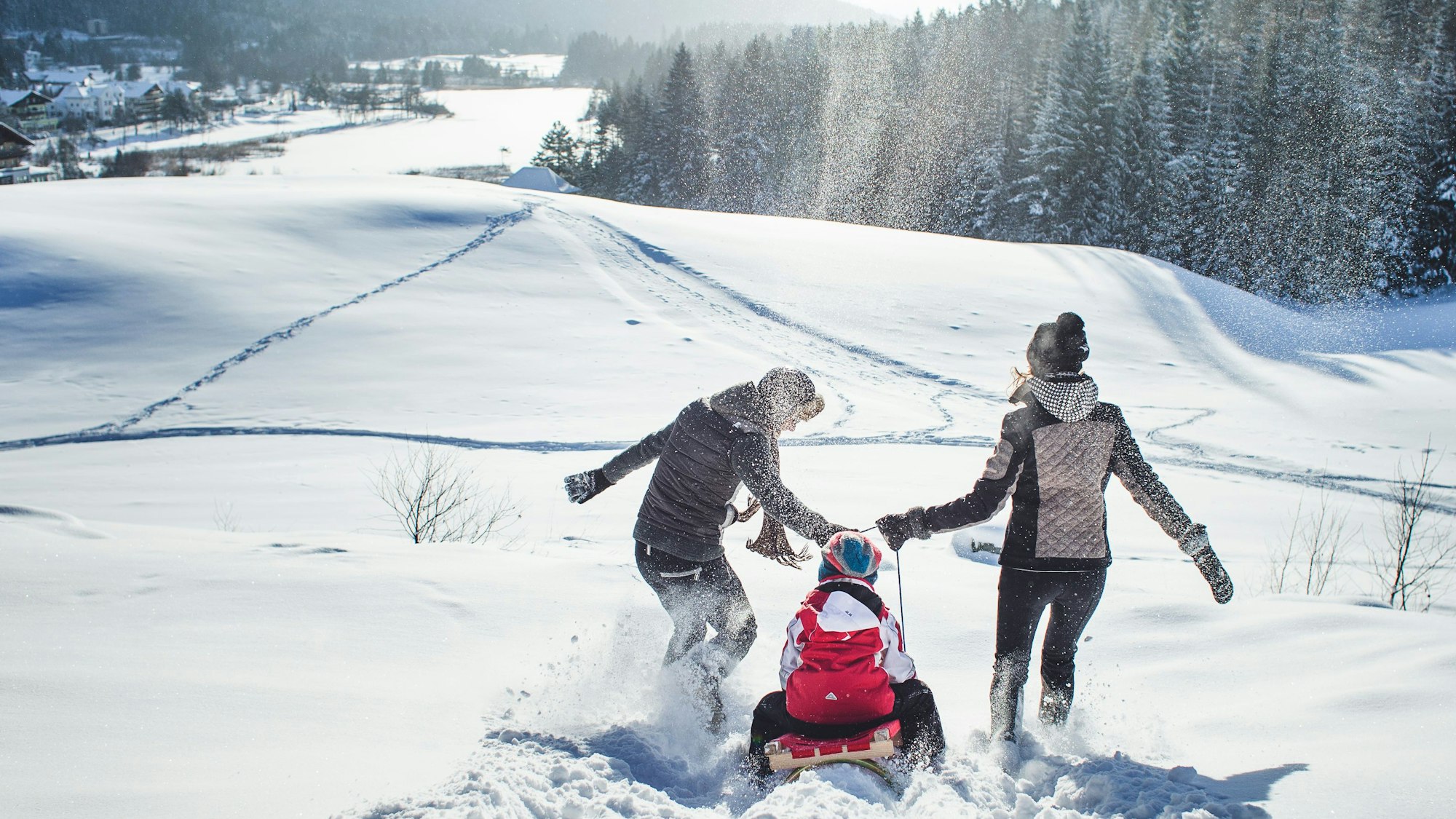 Rodelspaß im tief verschneiten Seefeld