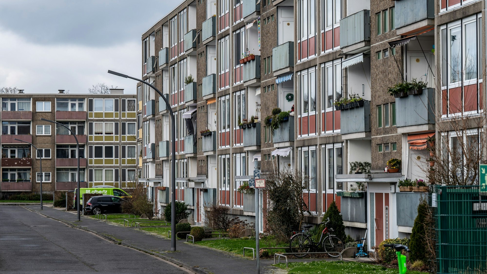 Wohngebäude in der Elias-Gut-Straße in Stammheim. Das Wohnungsunternehmen GAG Immobilien AG plant den Abriss der Häuser.