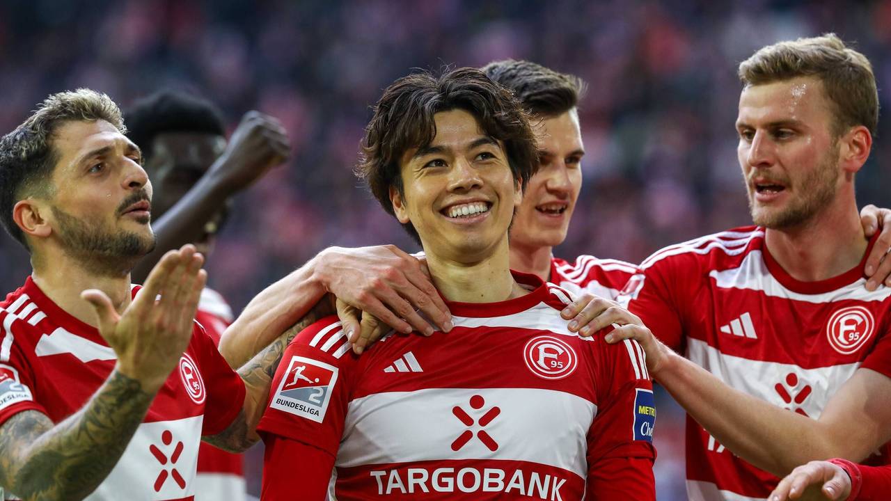 Von l. nach r. Matthias Zimmermann, Ao Tanaka, Yannik Engelhardt und Christoph Daferner jubeln.