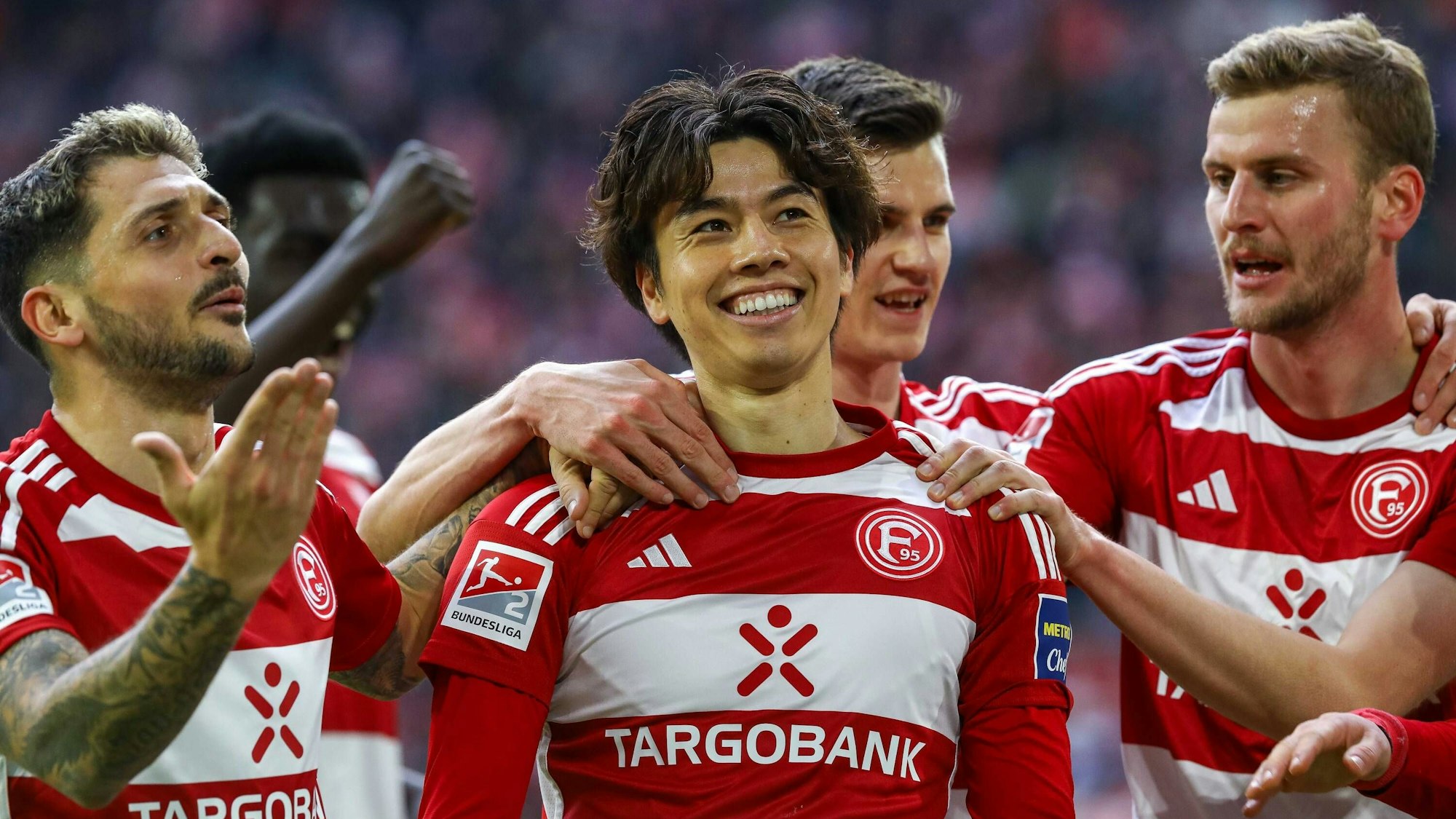 Von l. nach r. Matthias Zimmermann, Ao Tanaka, Yannik Engelhardt und Christoph Daferner jubeln.