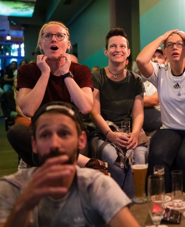 Deutschland-Fans fiebern in einer Kölner Kneipe mit.