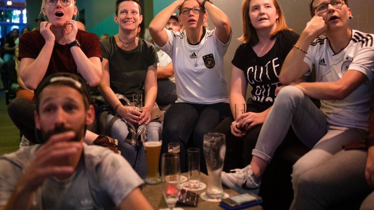 Deutschland-Fans fiebern in einer Kölner Kneipe mit.