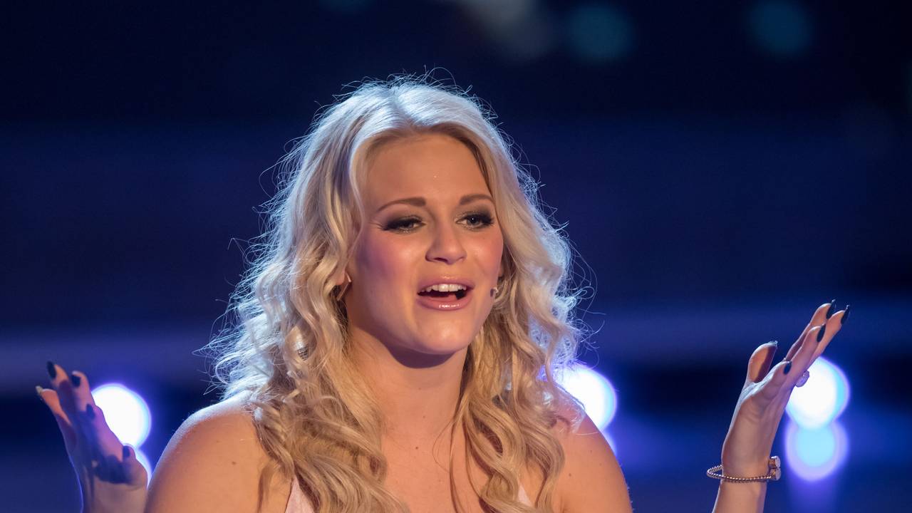 Julia Lindholm singt in Suhl (Thüringen) bei der Aufzeichnung der „Großen Show der Weihnacht“, hier im November 2017.