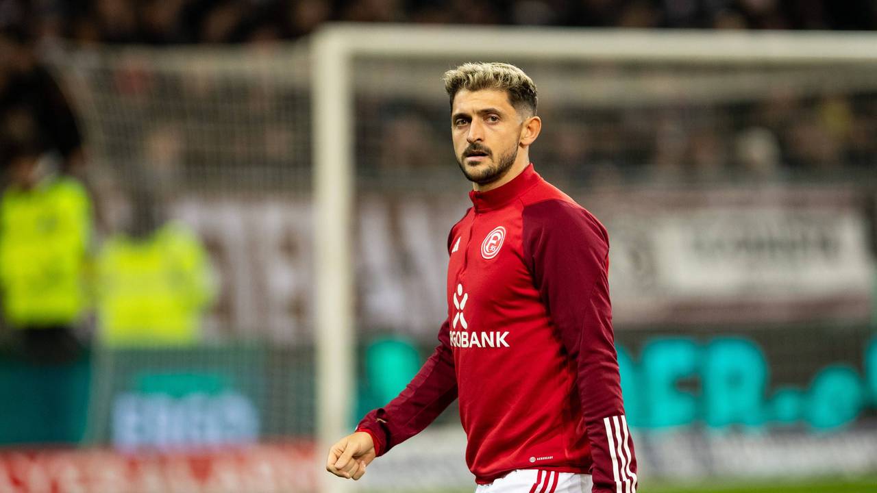Fortuna Düsseldorfs Matthias Zimmermann läuft sich vor dem Spiel beim FC St. Pauli warm.