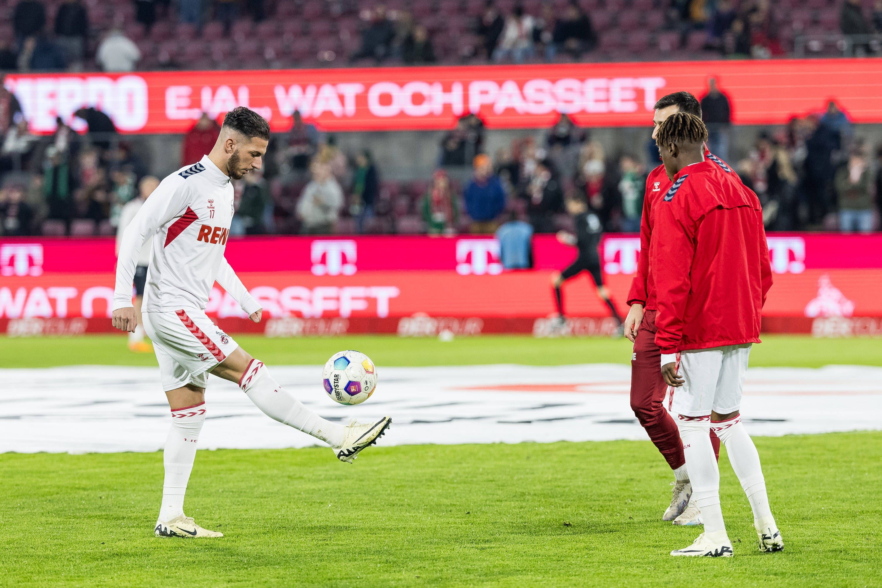 Leart Pacarada macht sich beim FC warm.