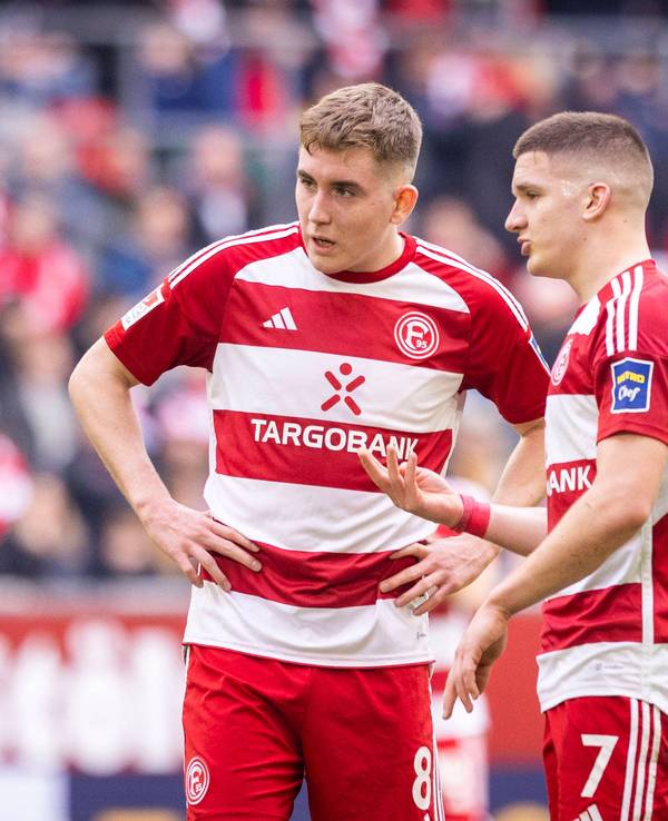 Isak Johannesson und Christos Tzolis im Gespräch.