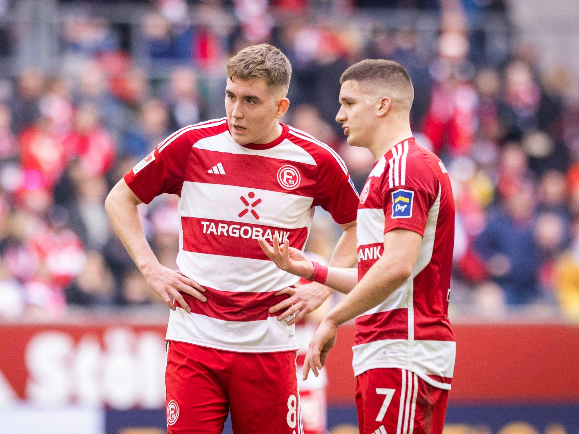 Isak Johannesson und Christos Tzolis im Gespräch.