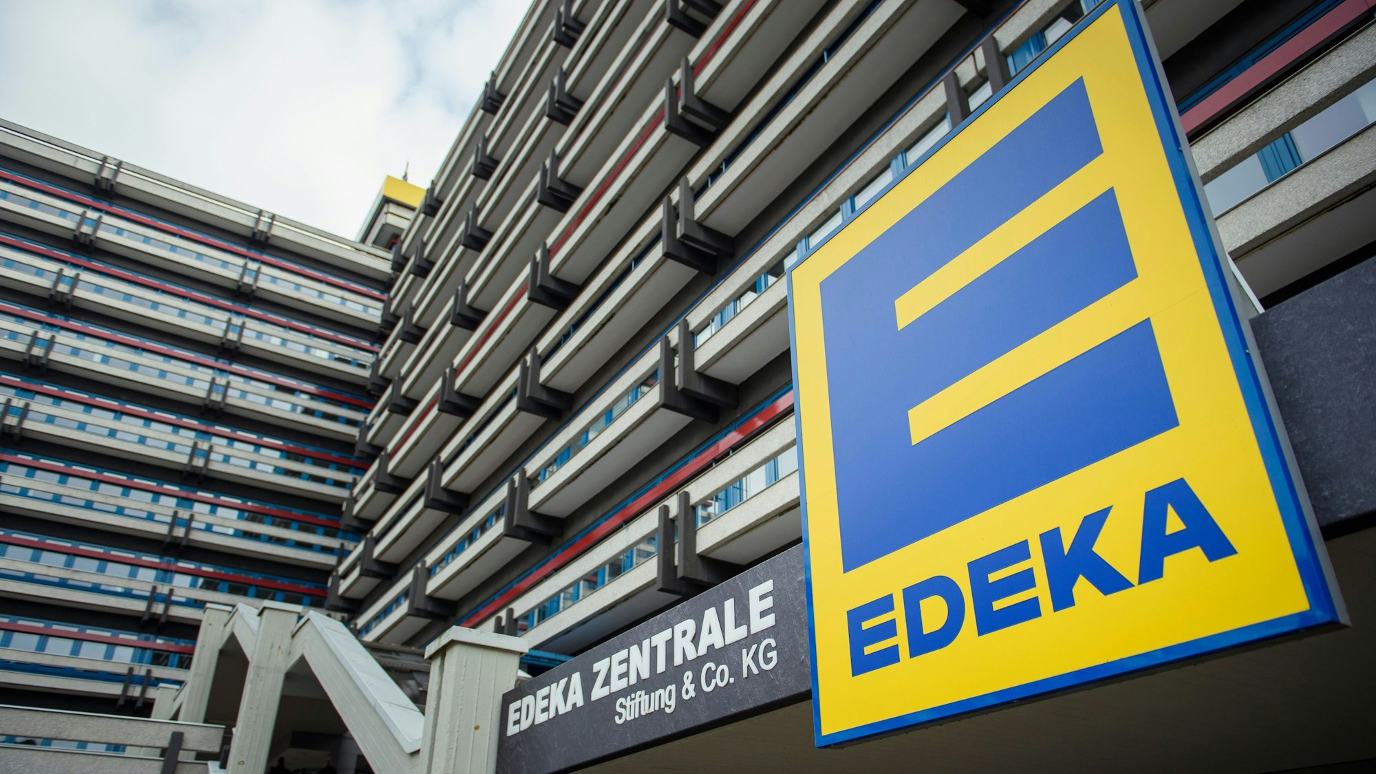 Eine Außenansicht der Edeka-Zentrale im Hamburger Stadtteil Winterhude.