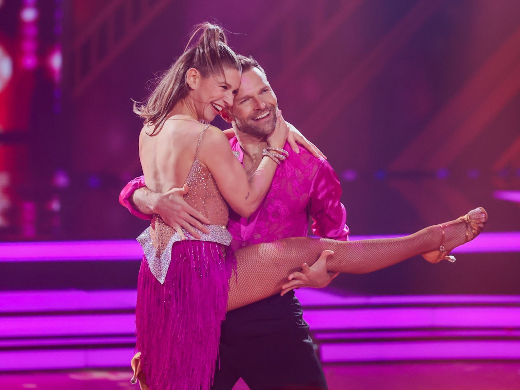 Jana Wosnitza, Sportjournalistin, und Vadim Garbuzov, Profitänzer, stehen in der RTL-Tanzshow „Let's Dance“ zum Auftakt der neuen Staffel auf dem Parkett im Coloneum.