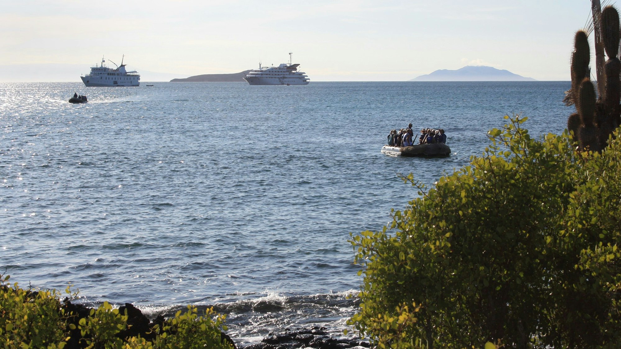Die meisten Touristen und Touristinnen kommen mit kleinen Kreuzfahrtschiffen auf die Galápagos-Inseln.