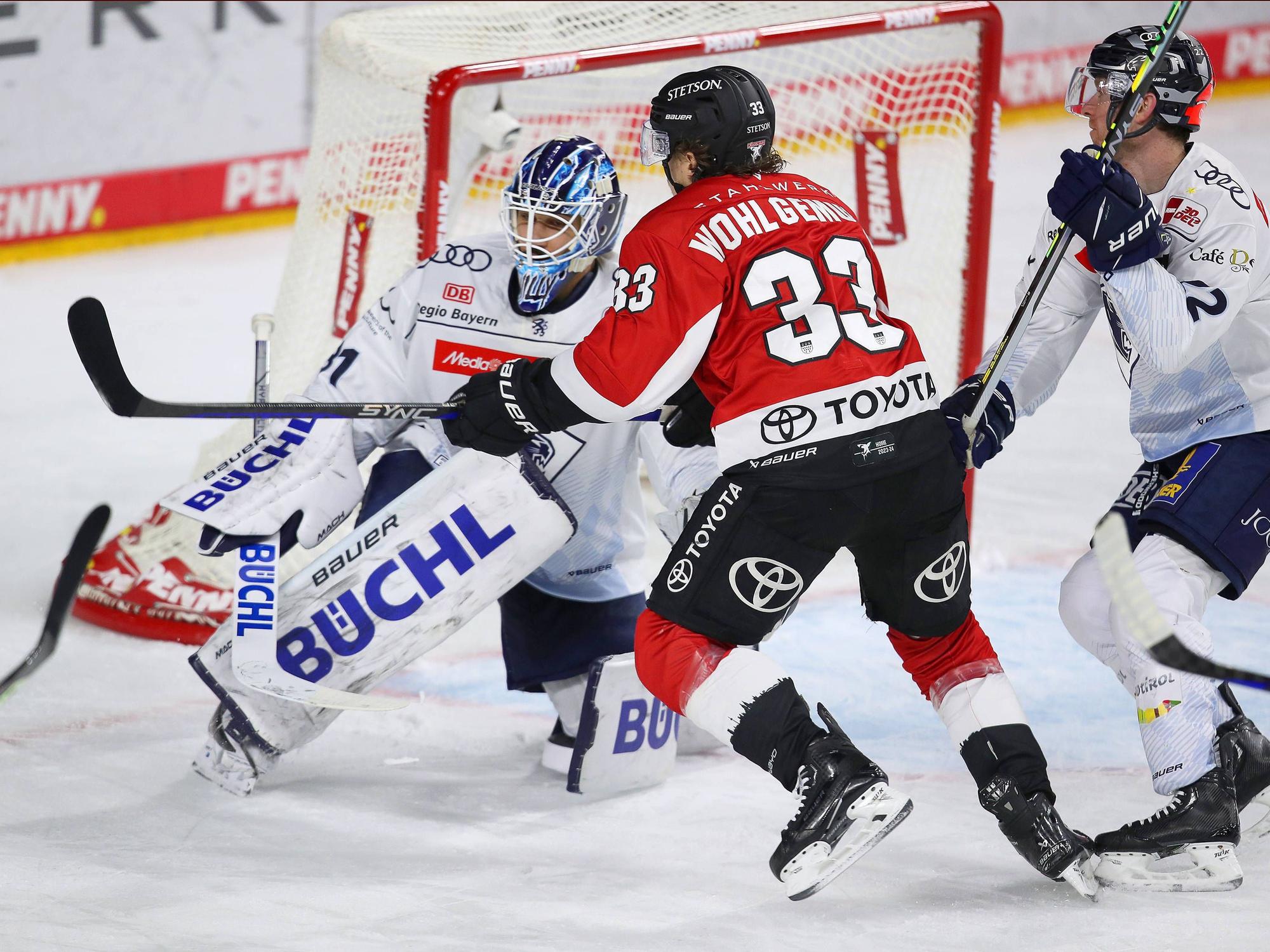 Kölner Haie gegen ERC Ingolstadt mit Kölns Tim Wohlgemuth
