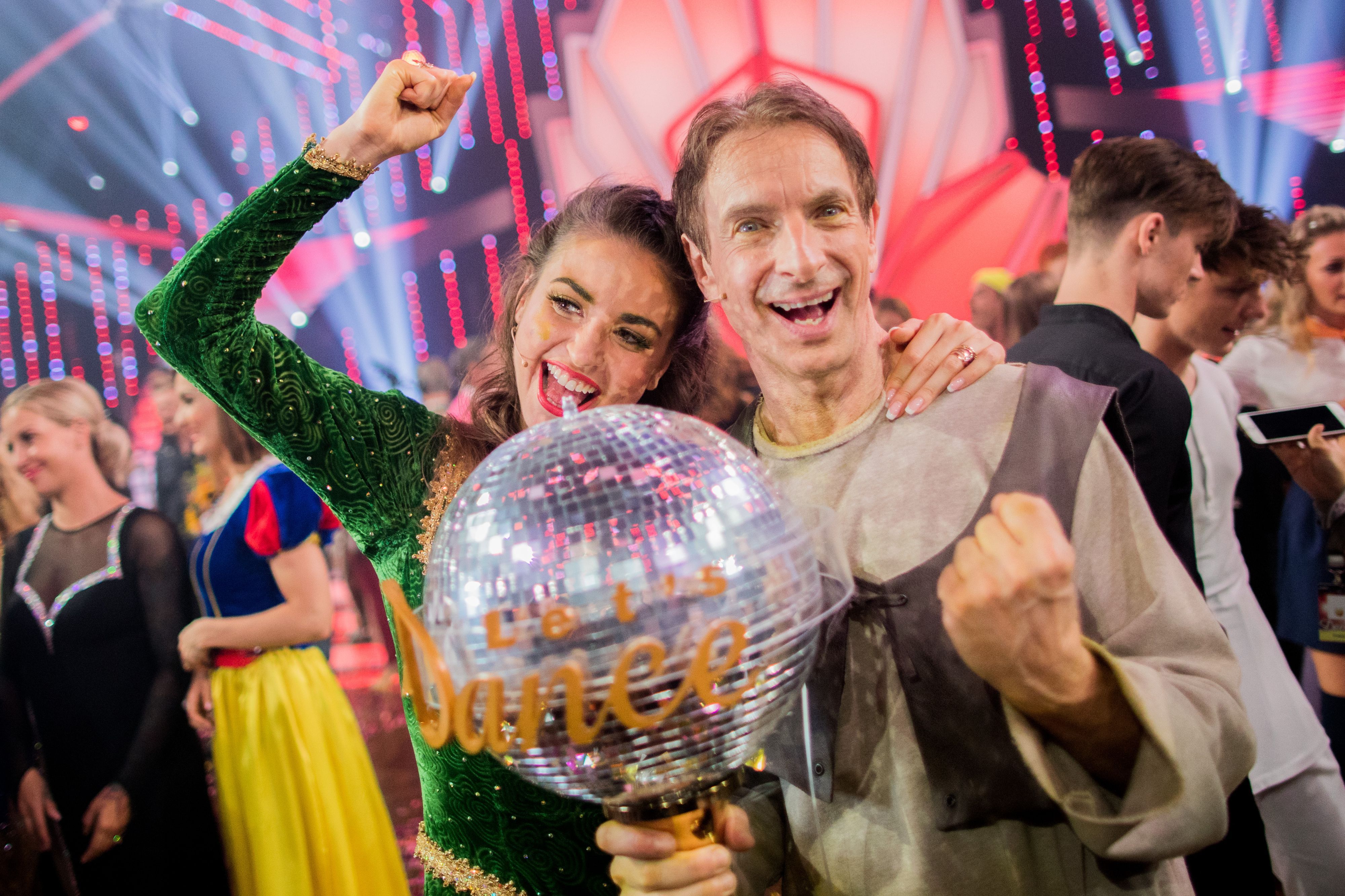 Let's Dance-Star ist erneut Mutter geworden – „wahnsinnig glücklich ...