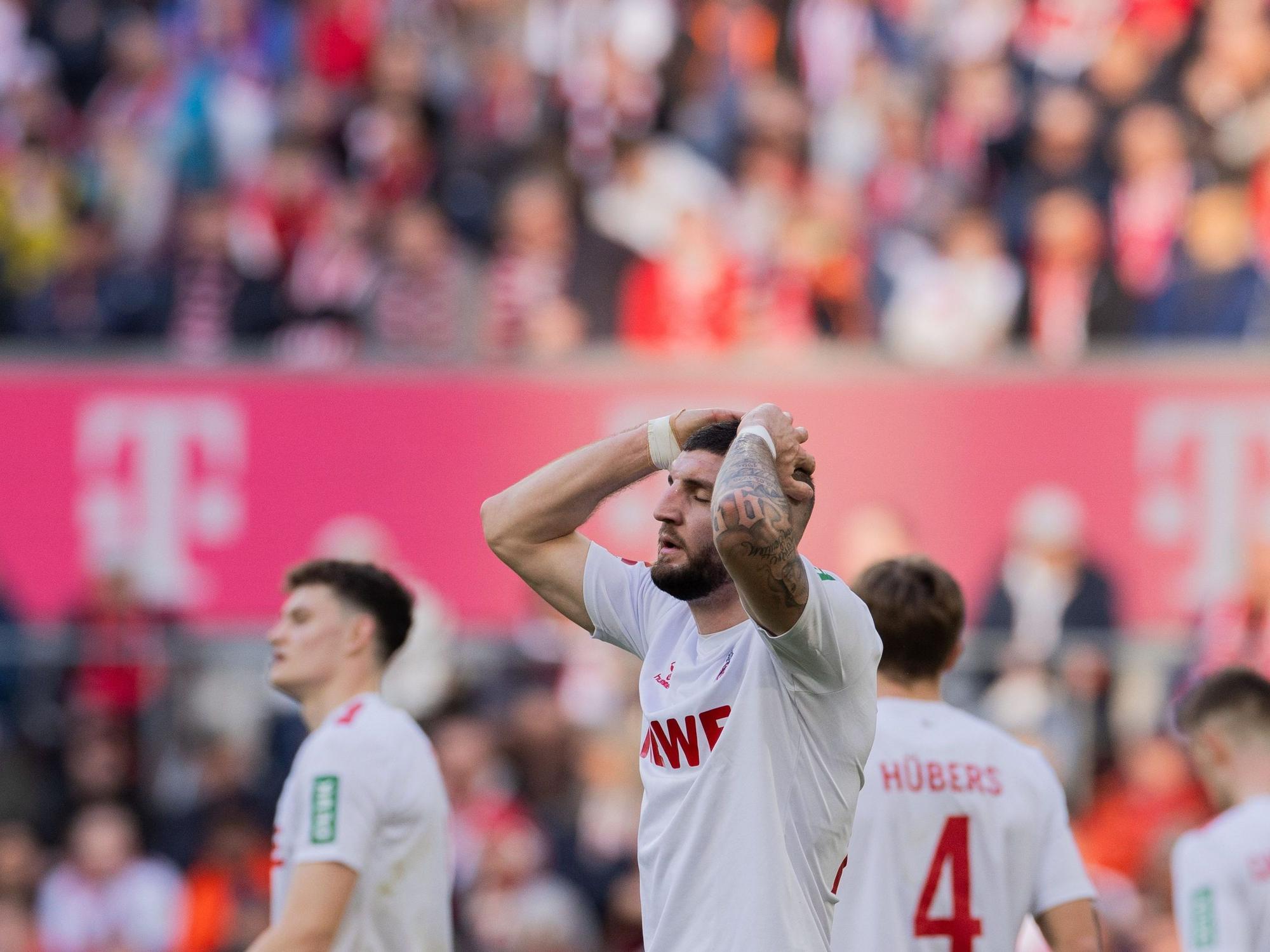 Kölns Jeff Chabot reagiert am Samstag (3. März 2024) nach dem Tor zum 0:2 von Bayer Leverkusen.