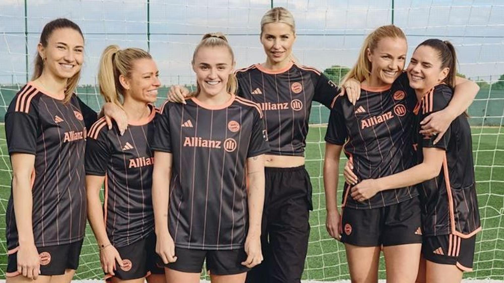 Die Spielerinnen des FC Bayern präsentieren gemeinsam mit Topmodel Lena Gercke (3.v.r.) ihr erstes eigenes Trikot-Design.