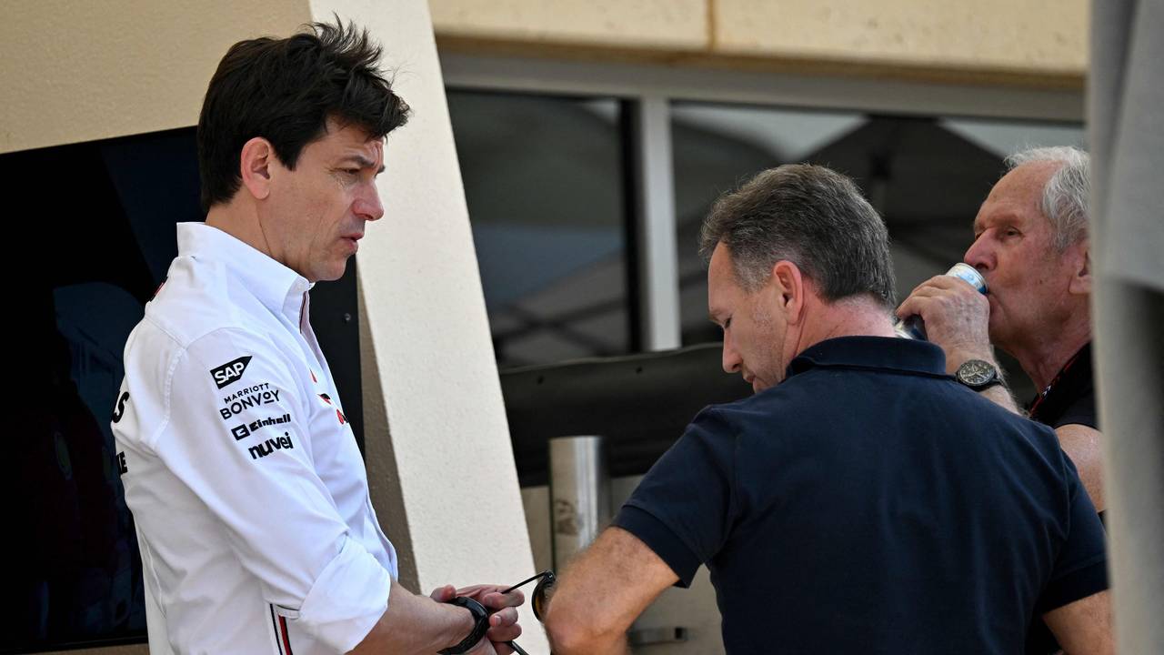 Mercedes-Boss Toto Wolff im Gespräch mit Christian Horner und Helmut Marko (v.li.)