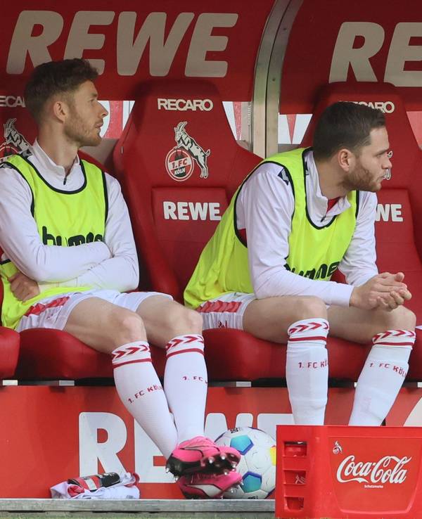 Florian Kainz beim 1. FC Köln auf der Bank mit Kollege Benno Schmitz.