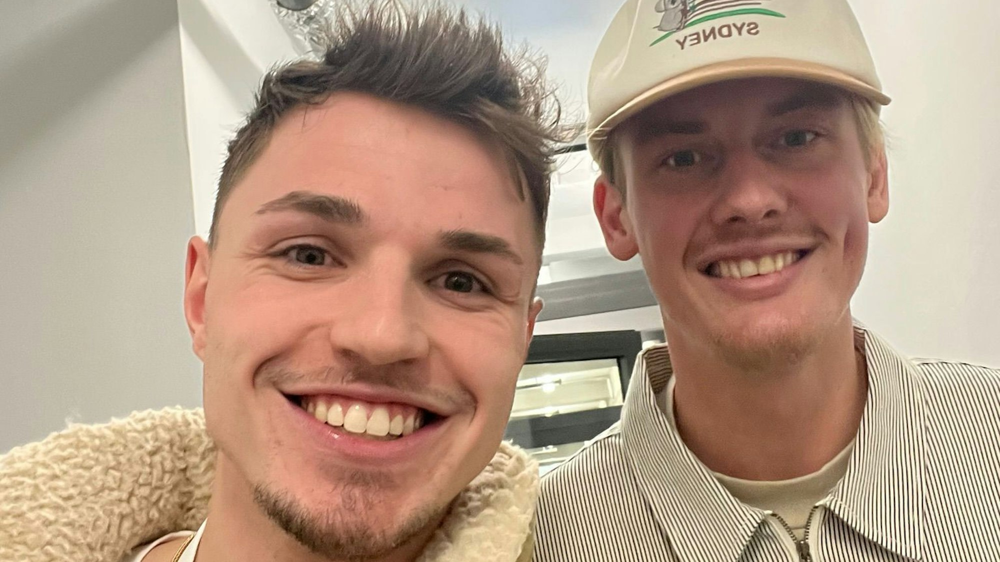 Julian Brandt mit Baller-League-Spieler Yannick Zierden.