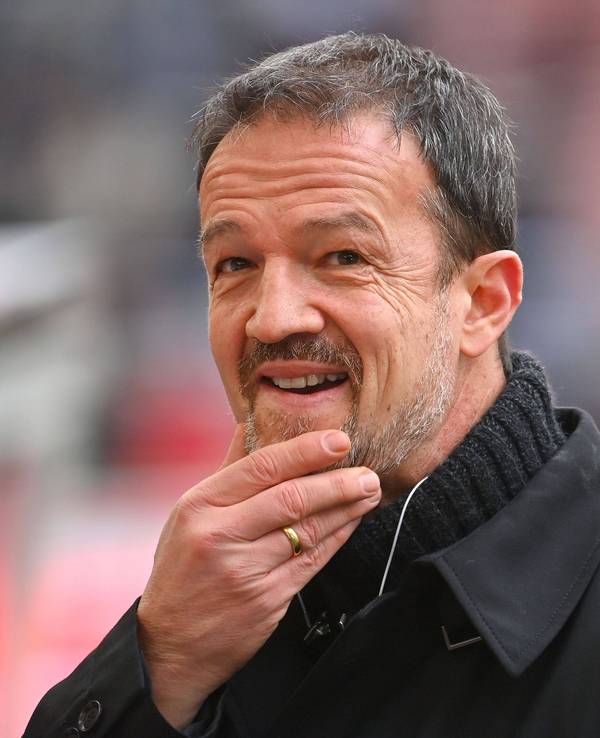 Fredi Bobic als Experte des Streamingdienstes DAZN am Rande des Bundesligaspiels VfB Stuttgart gegen Mainz 05.