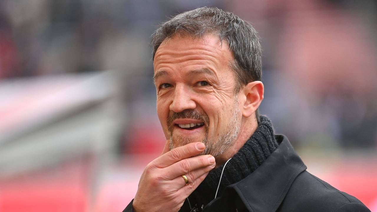 Fredi Bobic als Experte des Streamingdienstes DAZN am Rande des Bundesligaspiels VfB Stuttgart gegen Mainz 05.