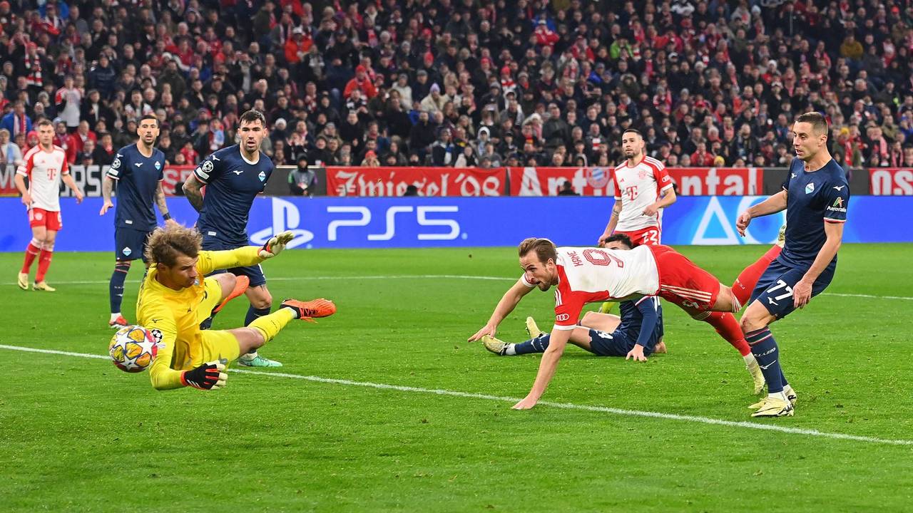 Bayern-Stürmer Harry Kane bei seinem Kopfball zur 1:0-Führung in der Champions League gegen Lazio Rom (5. März 2024).