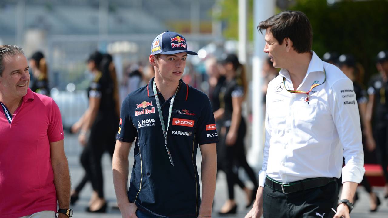 Max Verstappen gemeinsam mit Toto Wolff im Jar 2014.