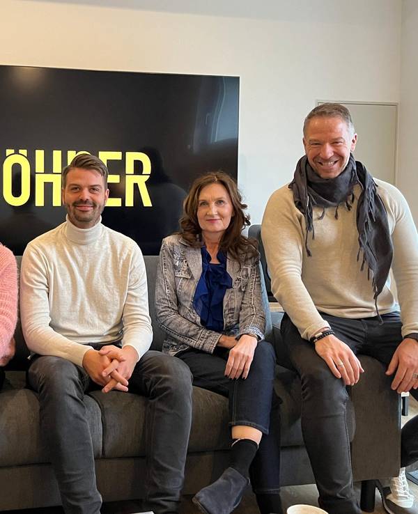 Die Höhner mit ihrem neuen Management-Mitglied Pedro Schädel.