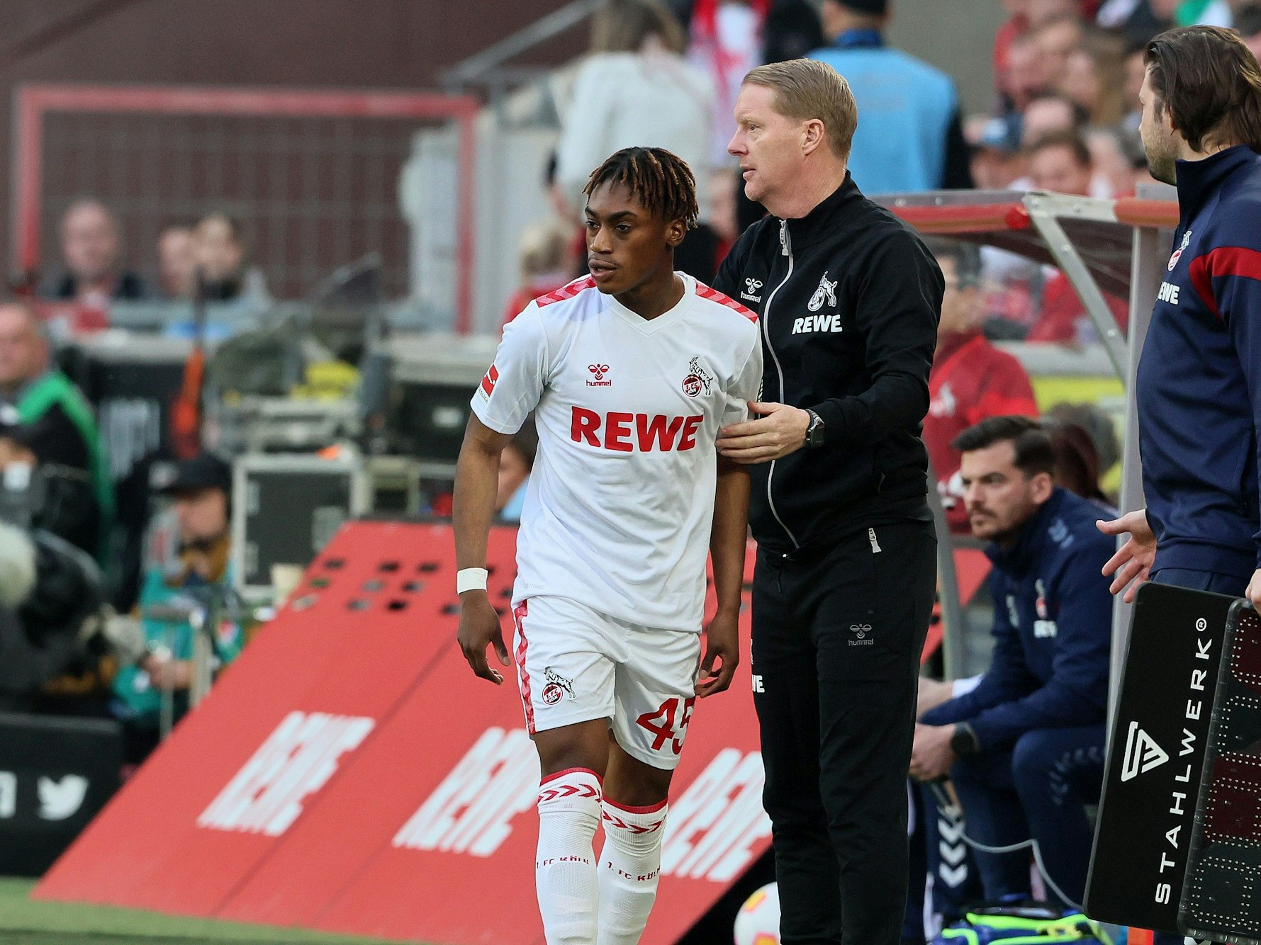 Diehl und Schultz an der FC-Bank.