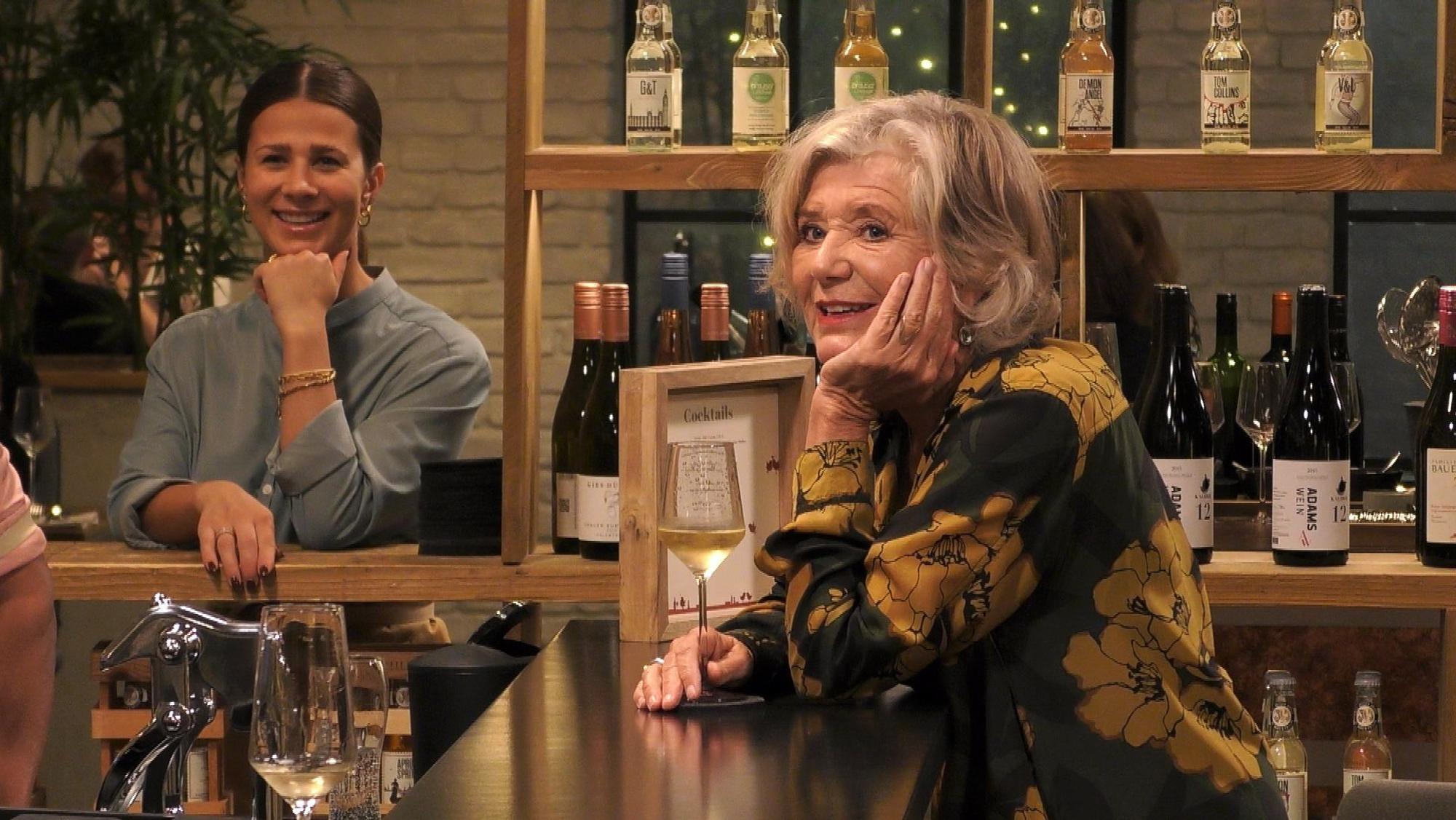 Schauspielerin Jutta Speidel ist zu Gast bei „Promi First Dates“.