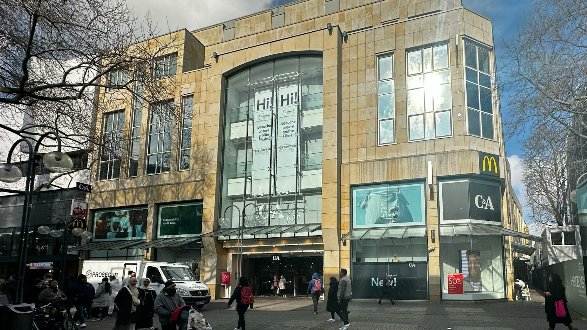 Die C&A-Filiale auf der Schildergasse von außen.