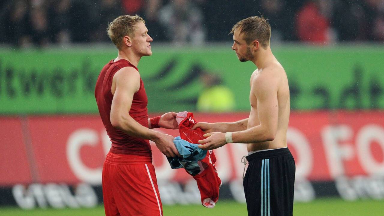 Trikottausch zwischen Johannes van den Bergh und Maximilian Beister