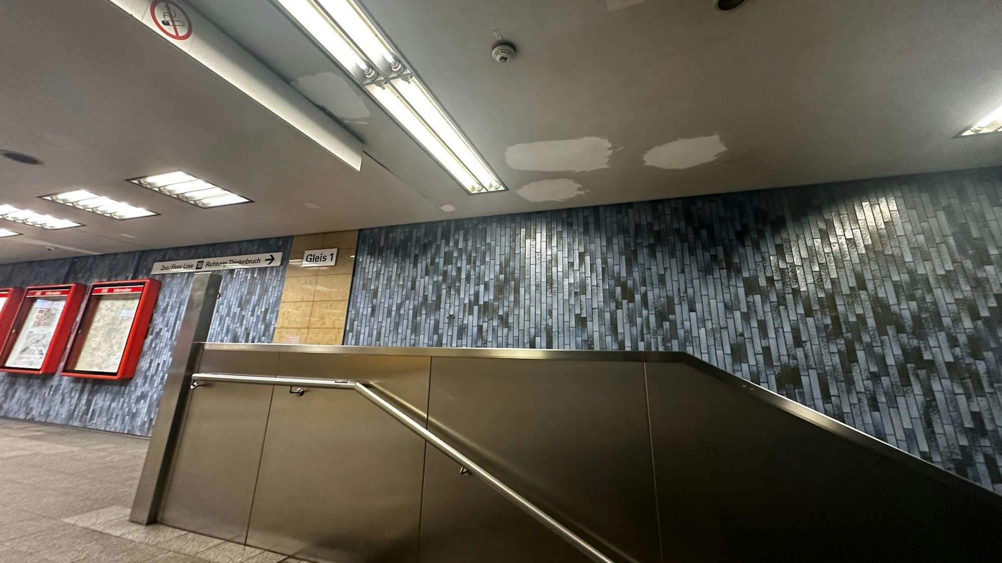 Die KVB-Haltestelle am Kölner Hauptbahnhof